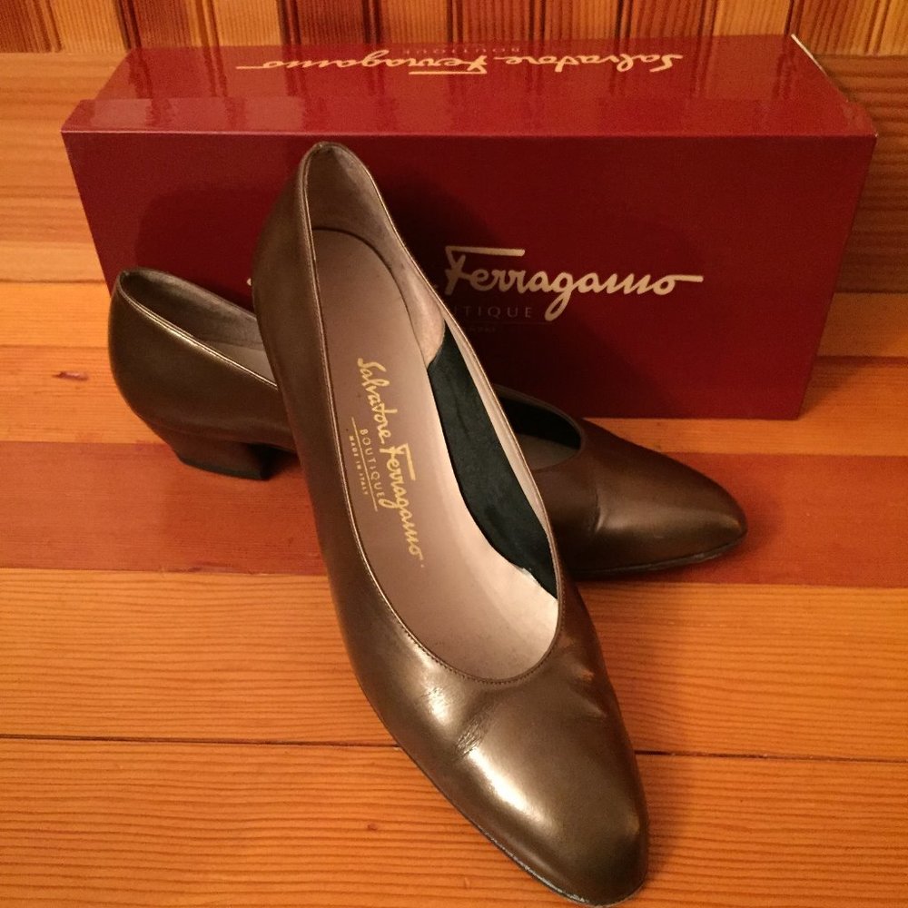 Salvatore Ferragamo Boutique  Vintage Bronz Pumps